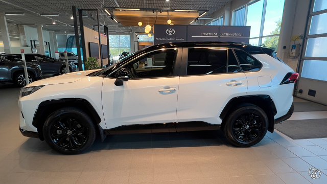 Toyota RAV4 2