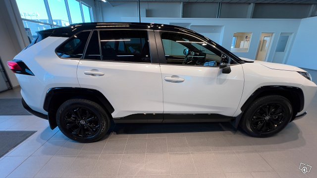 Toyota RAV4 6