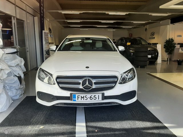 MERCEDES-BENZ E 4