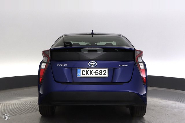 Toyota Prius 4