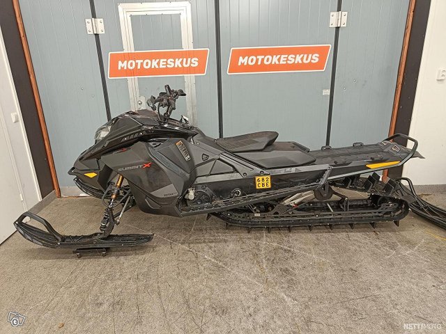 Ski-Doo Summit 7