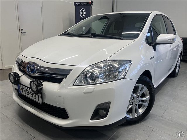 TOYOTA AURIS