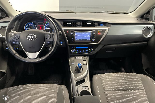 TOYOTA Auris 7