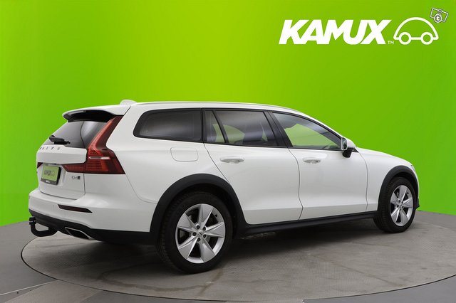 Volvo V60 Cross Country 2