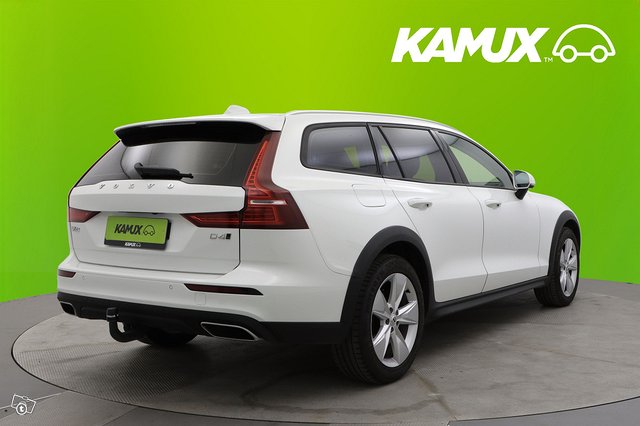 Volvo V60 Cross Country 4