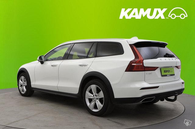 Volvo V60 Cross Country 5