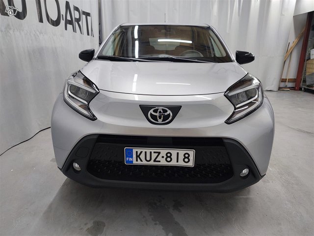 TOYOTA Aygo X 2