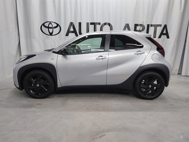 TOYOTA Aygo X 3