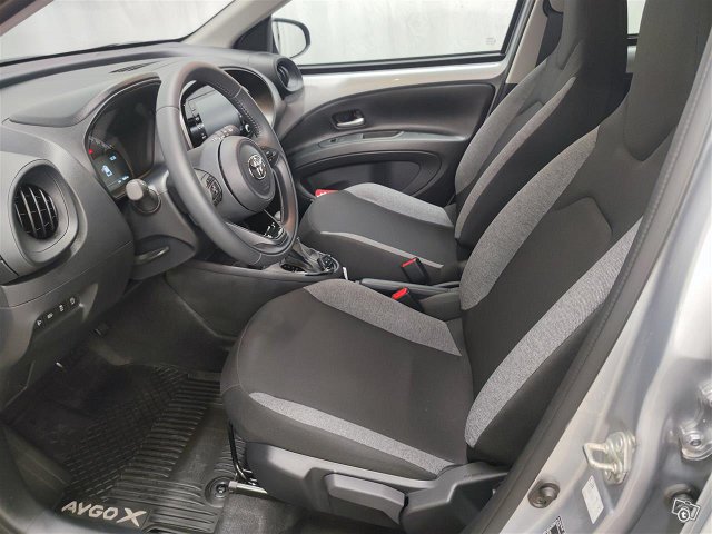 TOYOTA Aygo X 7