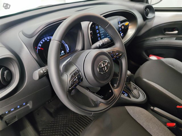 TOYOTA Aygo X 13