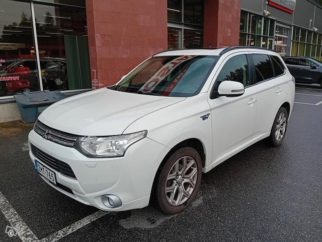 Mitsubishi Outlander PHEV 1