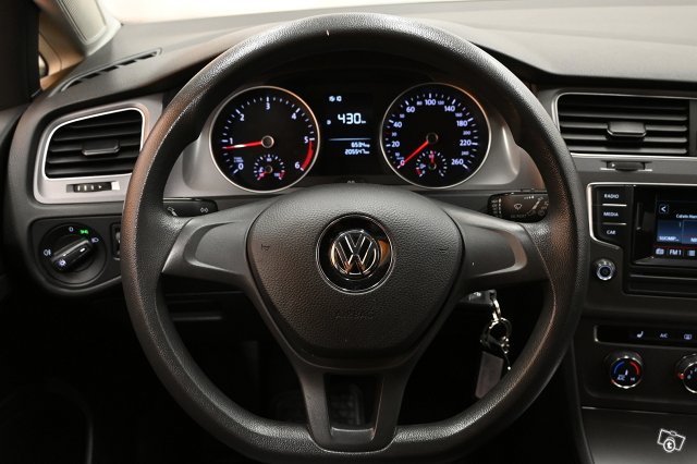 Volkswagen Golf 16