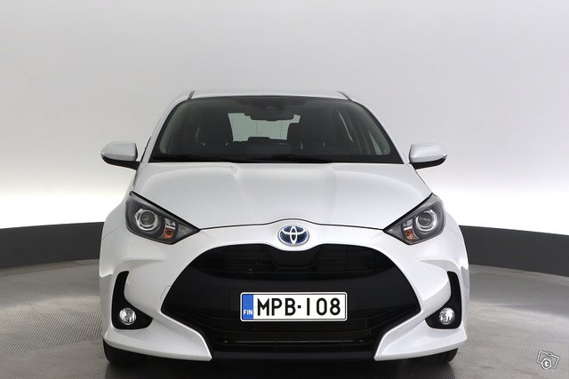 Toyota Yaris 8