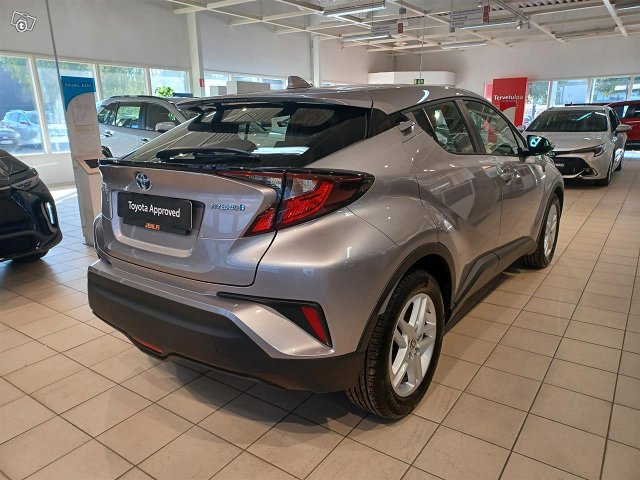 Toyota C-HR 4