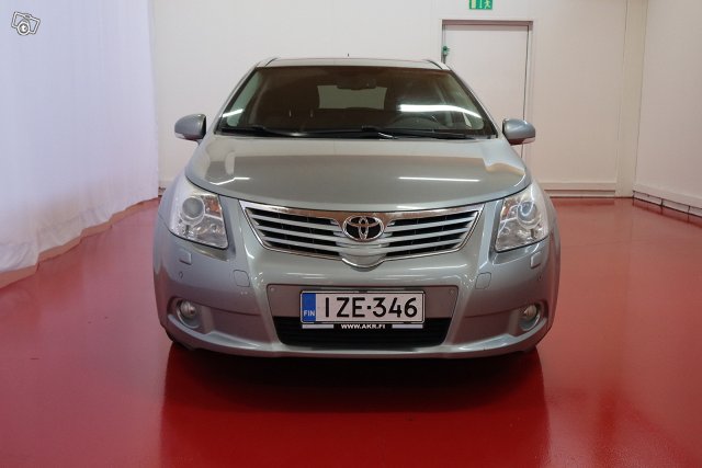 Toyota Avensis 2