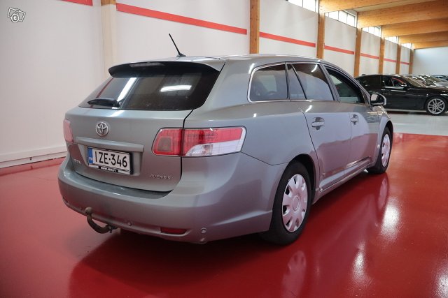 Toyota Avensis 4