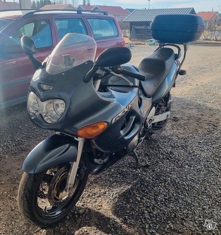 Suzuki gsx 750f -99 hyvät kulutusosat. Siisti 3