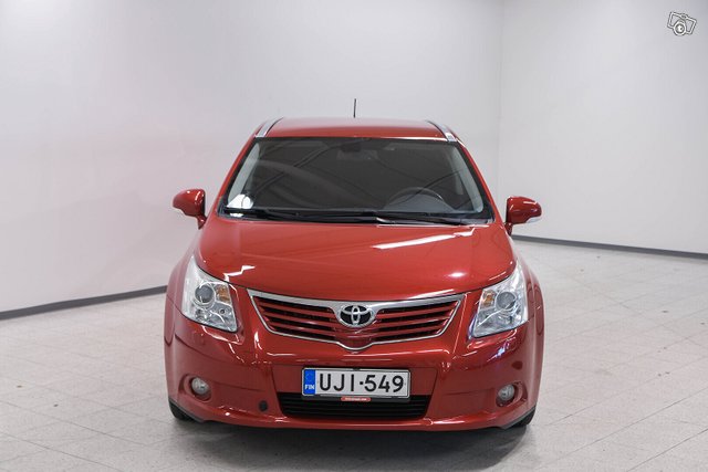 Toyota Avensis 2