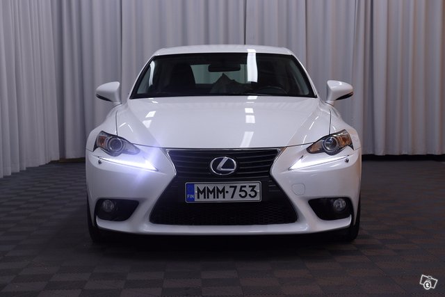 Lexus IS 2