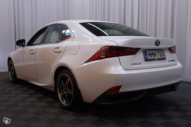 Lexus IS 5