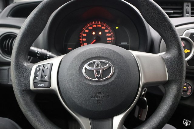 Toyota Yaris 11