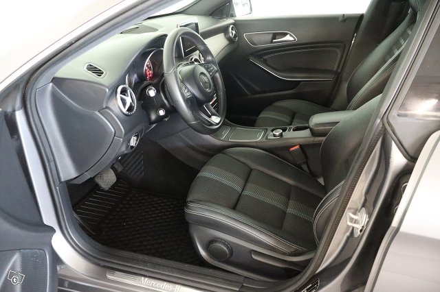 Mercedes-Benz CLA 10