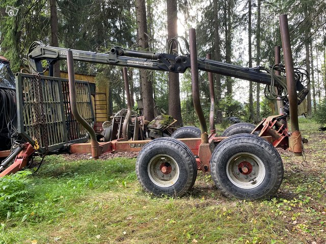 Case neliveto ja Farmi metsäkärry 4