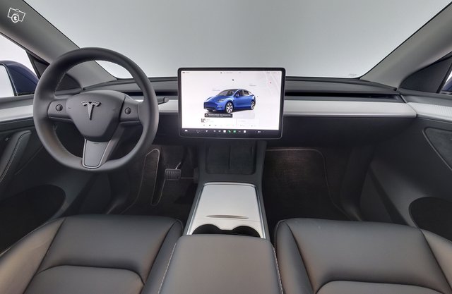 TESLA Model Y 8