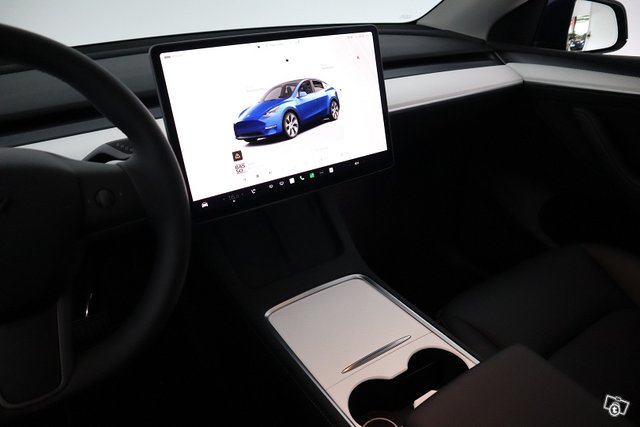 TESLA Model Y 11