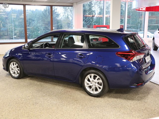 TOYOTA Auris 4