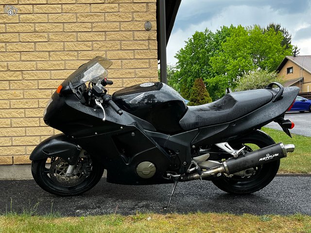 Honda CBR 1100 Blackbird 2