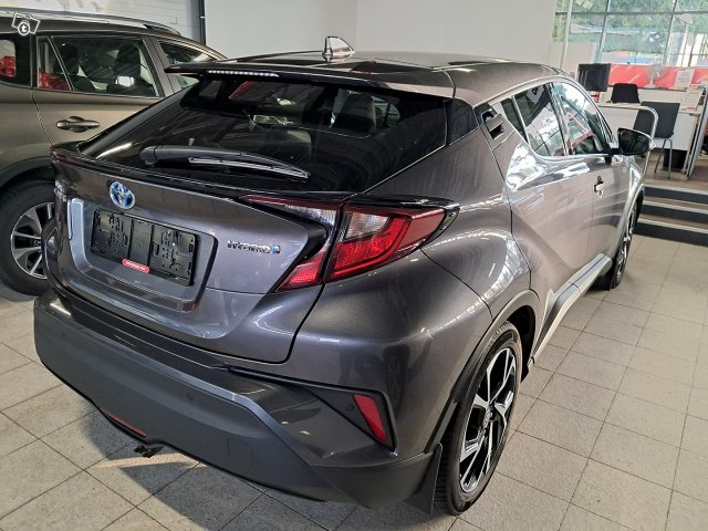 TOYOTA C-HR 2