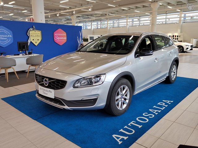 VOLVO V60 Cross Country