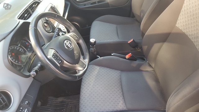 Toyota Yaris 6