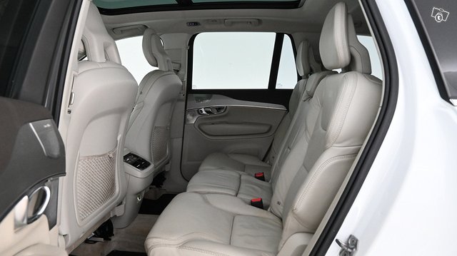 Volvo XC90 13