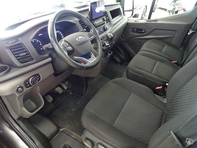 Ford Transit 9