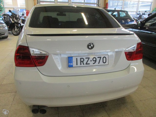 BMW 330i 6