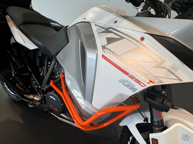 KTM 1290 16