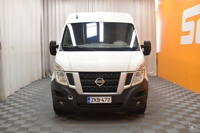 Nissan NV400 2