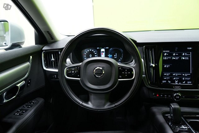 Volvo V90 12