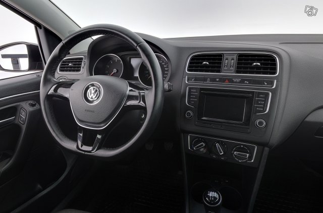 VOLKSWAGEN Polo 9