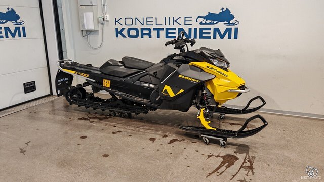 Ski-Doo Summit 1