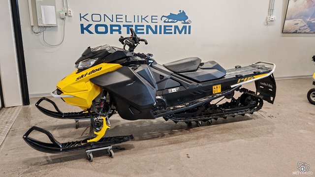 Ski-Doo Summit 4