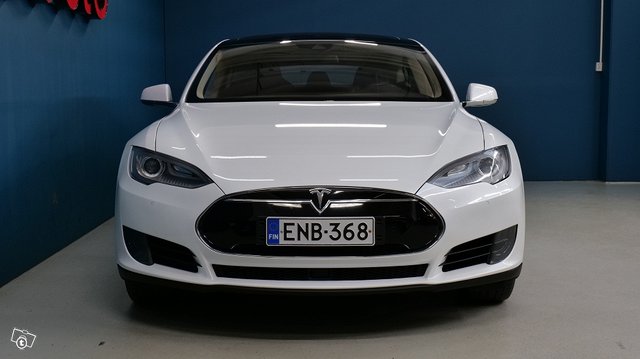 Tesla Model S 3