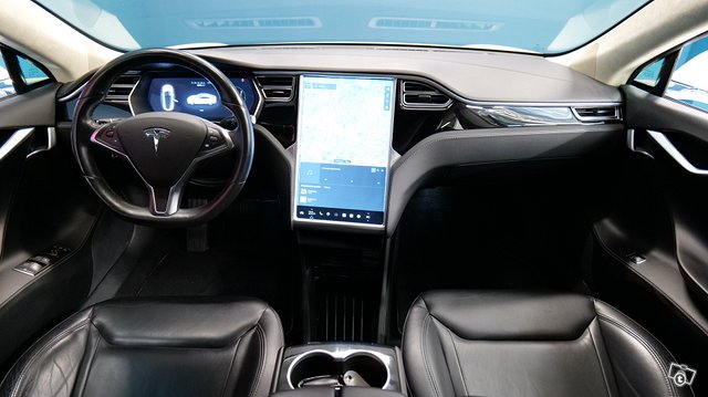 Tesla Model S 8