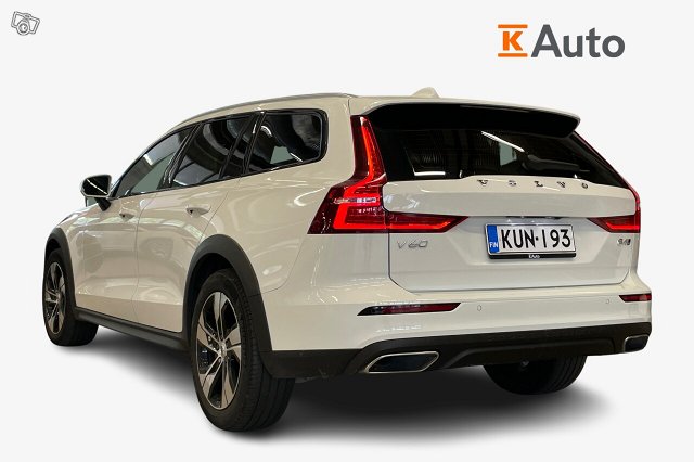 Volvo V60 Cross Country 2