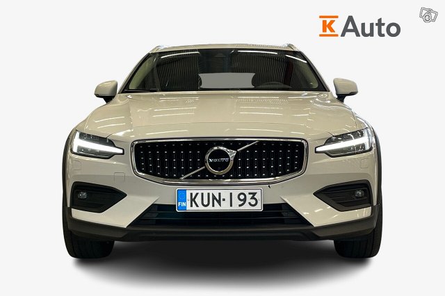 Volvo V60 Cross Country 4