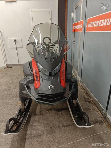 Ski-Doo Skandic 8