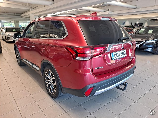 Mitsubishi Outlander 4