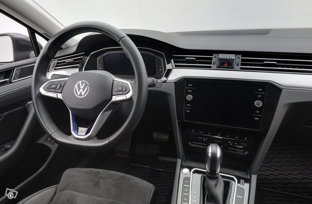 Volkswagen Passat 9